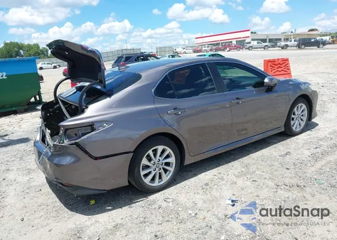 2022 Toyota Camry Le z USA, uszkodzony, nr VIN 4T1C11AK5NU644119